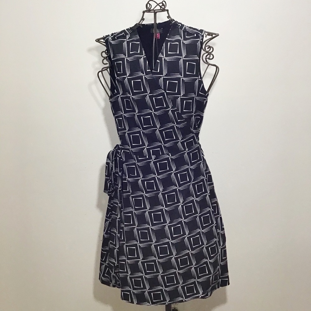 Vince Camuto | Black and White Wrap Dress M